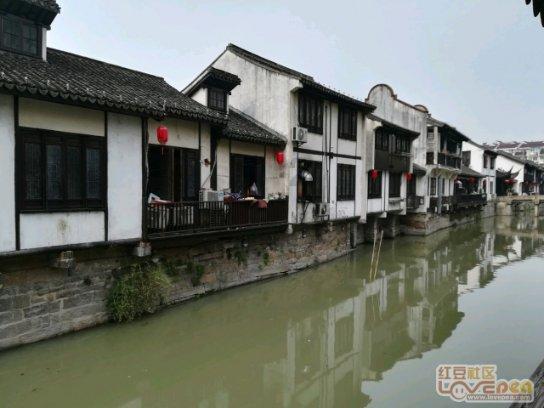 羽绒服脏了只会拿去干洗?用这些小方法和小工具,洗的干净还省钱