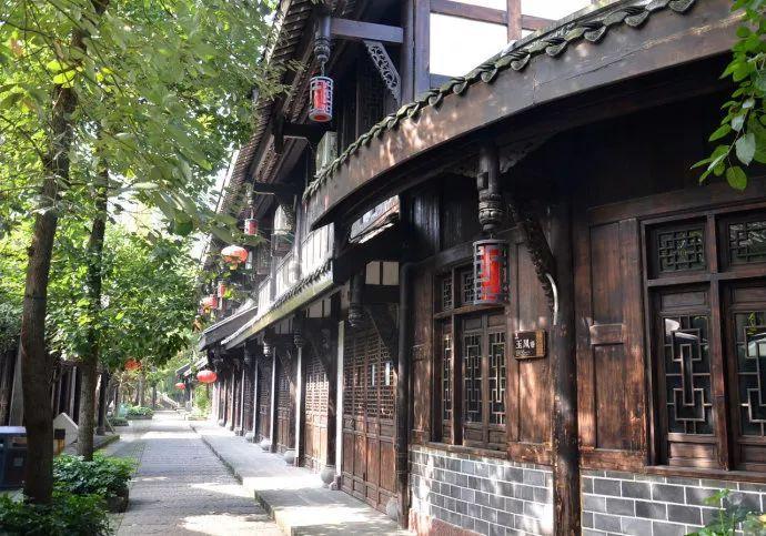 他61岁被任命为浙江省委书记，创下多个全国第一，让浙江富裕起来